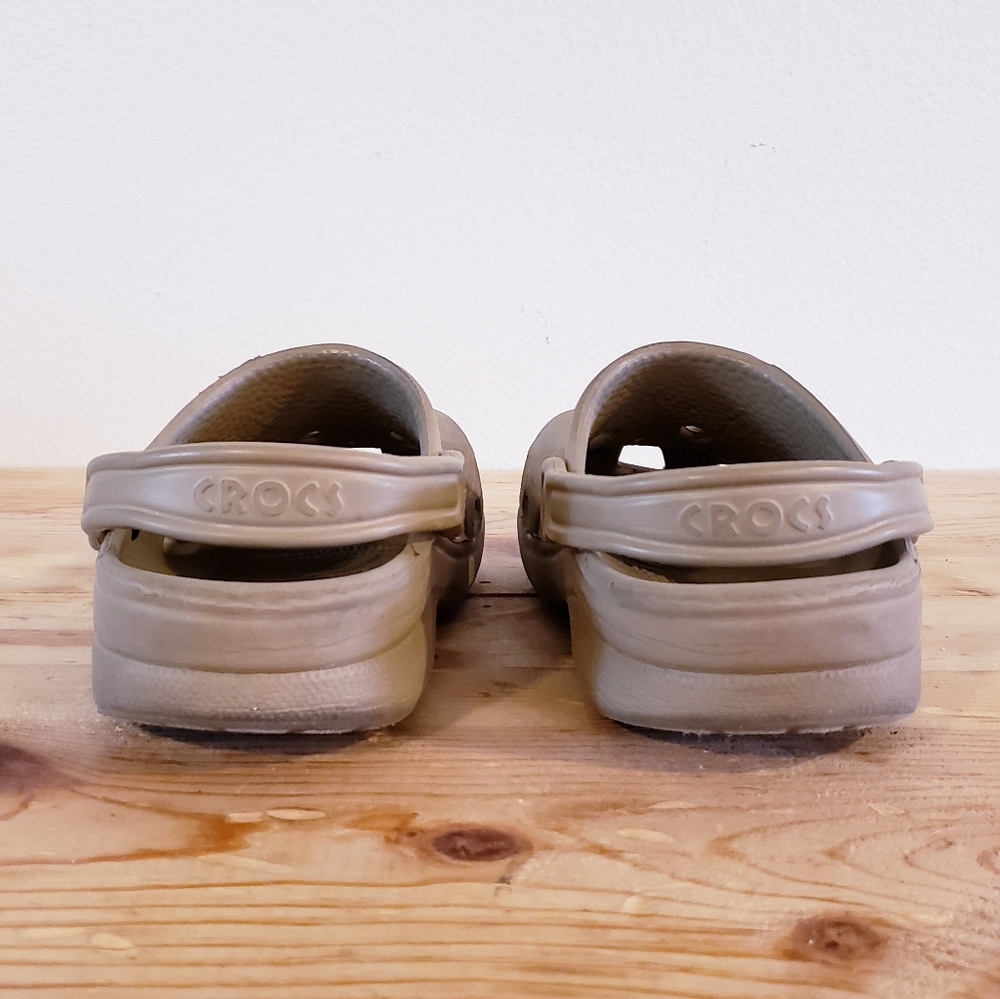 CROCS Clogs Tan Brown Size women's 6-7 men's 4-5 - Picture 3 of 9